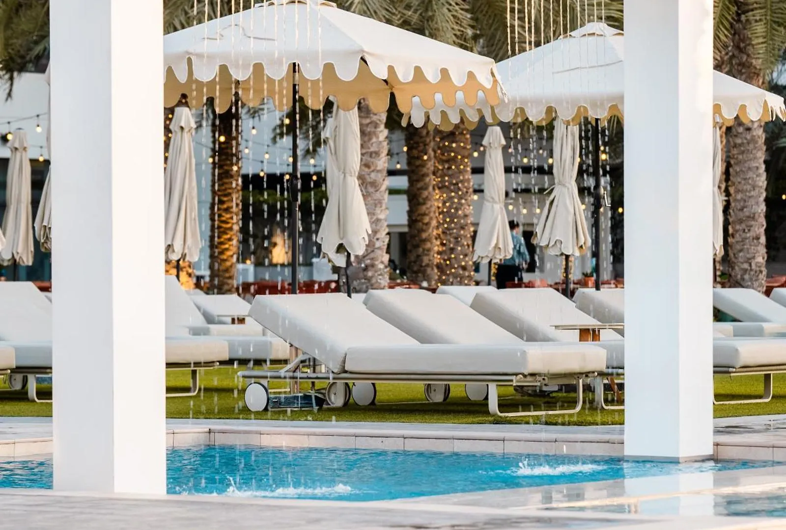 Doubletree By Hilton Dubai Jumeirah Beach 4*,